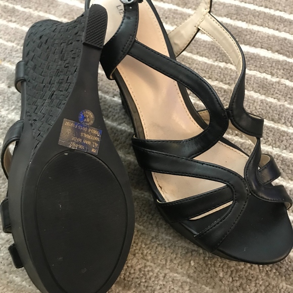 Liz Claiborne Chic Strappy Black Platform Wedge - Picture 4 of 7